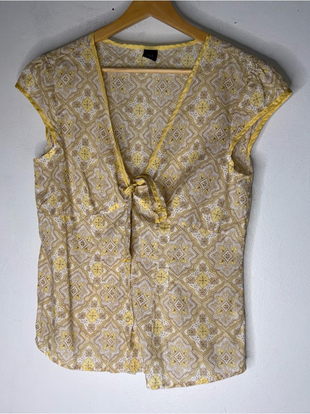 Vintage Gap Yellow Tan White Cap‎ Sleeve Button down Tie Cotton Top Small